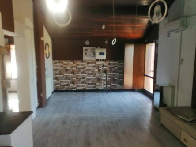 Palazzo in vendita a Unione dei comuni del Distretto Ceramico, Sassuolo