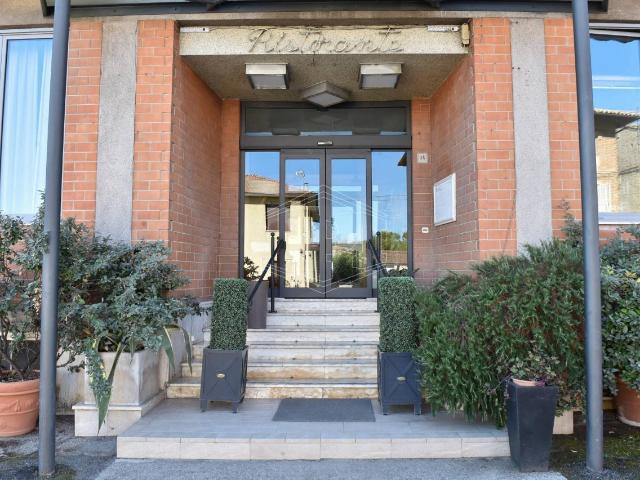 Palazzo in vendita a Marche, Fermo