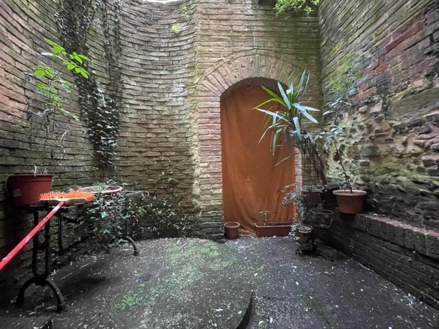 Palazzo in vendita a Contrada della Selva, Siena