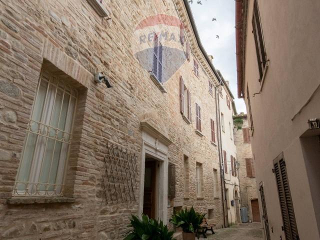 Palazzo in vendita a Marche, Ancona