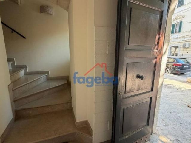 Palazzo in vendita a Puglia, Barletta-andria-trani