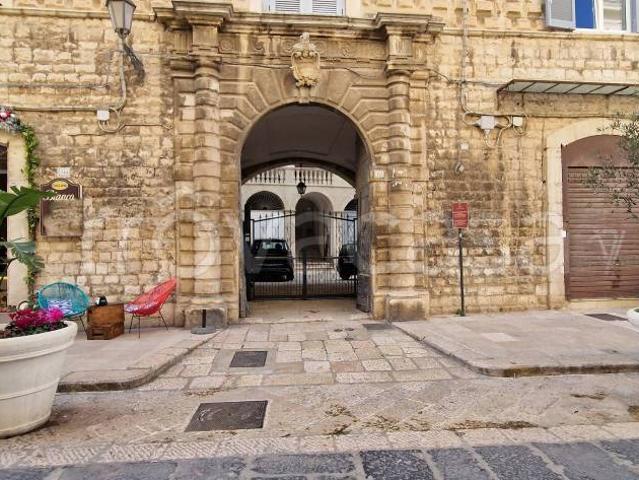 Palazzo in vendita a Trani, Barletta-andria-trani