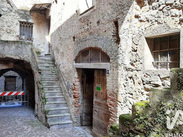 Palazzo in vendita a Zuccarello, Savona