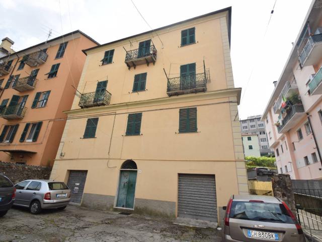Palazzo in vendita a Media Val Bisagno, Serra Riccò