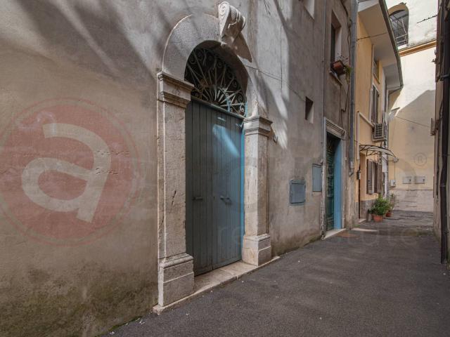 Palazzo in vendita a Pontecorvo, Frosinone