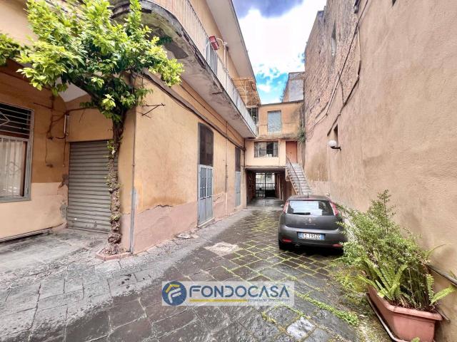 Palazzo in vendita a Sant'antimo, Campania