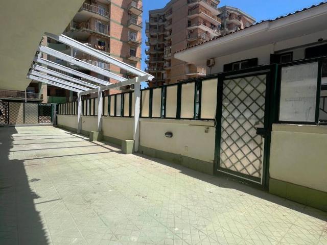 Palazzo in affitto a Castel Volturno, Campania