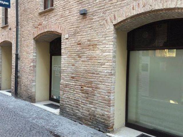 Palazzo in affitto a Centro storico, Marche