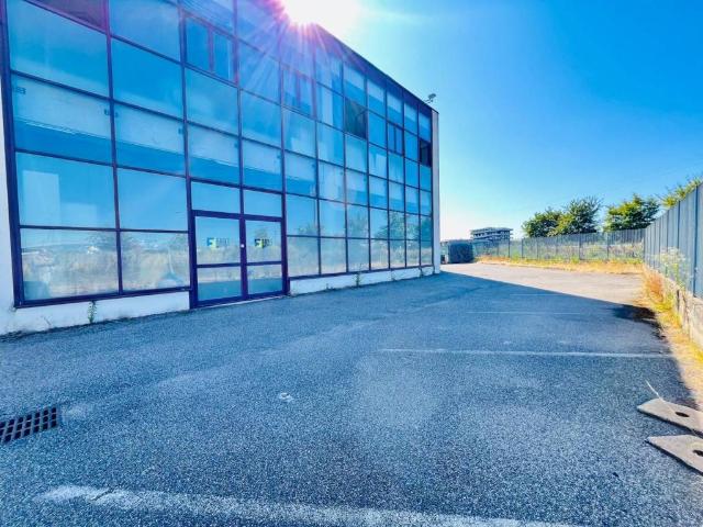 Palazzo in affitto a Lainate, Milano