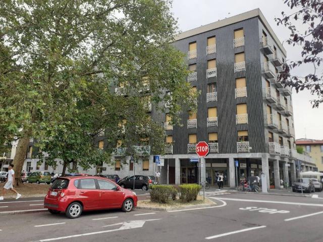 Palazzo in affitto a Oltresempione, Legnano