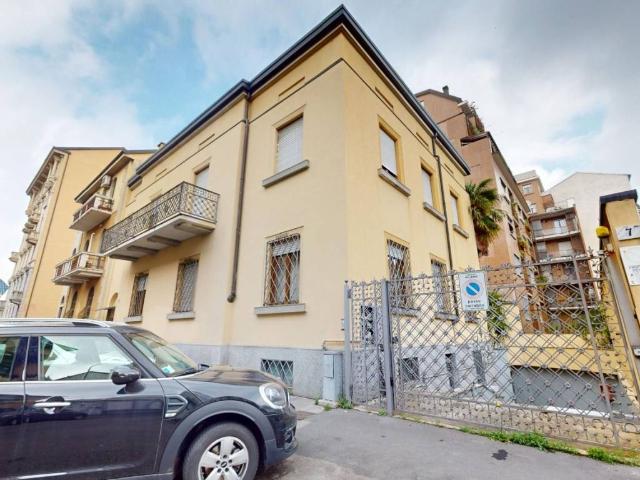 Palazzo in affitto a Municipio 7, Milano