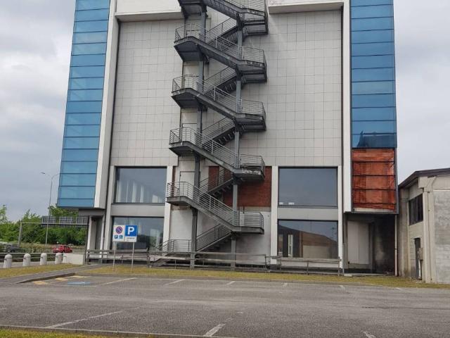 Palazzo in affitto a Carate Brianza, Lombardia