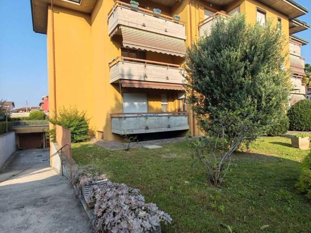 Palazzo in affitto a Solaro, Milano