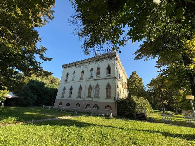 Palazzo in vendita a Abano Terme Bagni, Veneto