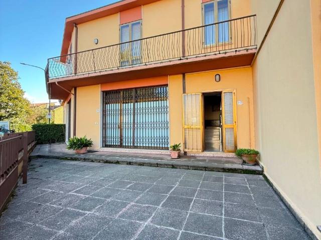 Palazzo in vendita a Abano Terme Bagni, Veneto