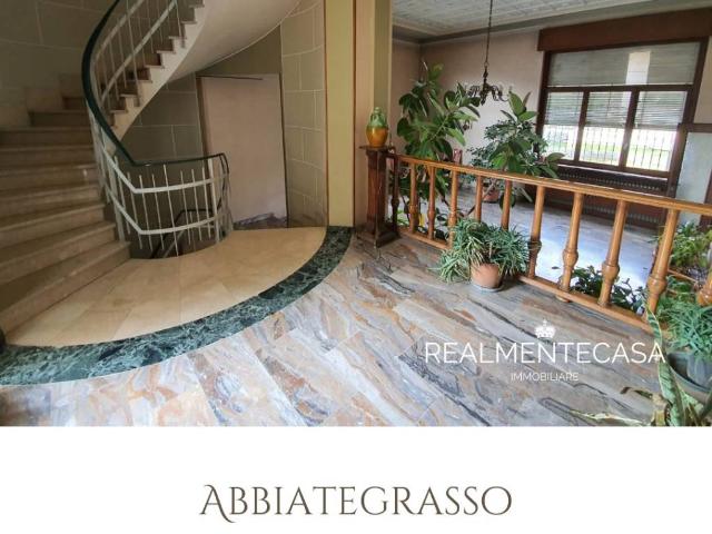 Palazzo in vendita a Abbiategrasso, Lombardia