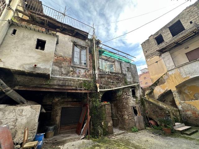 Palazzo in vendita a Acerra, Campania