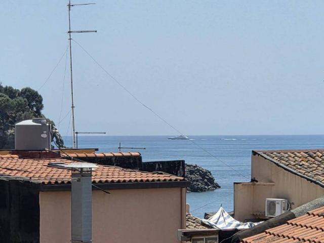 Palazzo in vendita a Aci Castello, Sicilia