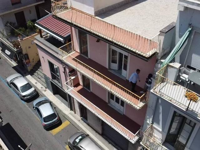 Palazzo in vendita a Aci Castello, Sicilia