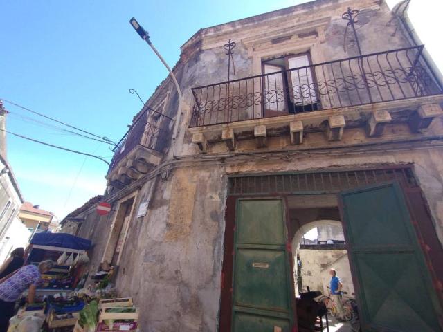 Palazzo in vendita a Aci Catena, Sicilia