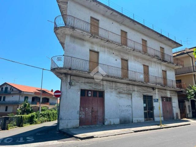 Palazzo in vendita a Aci Sant'antonio, Sicilia