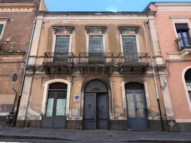 Palazzo in vendita a Acireale, Sicilia