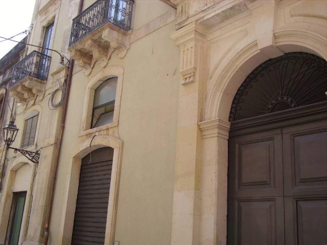 Palazzo in vendita a Acireale, Sicilia