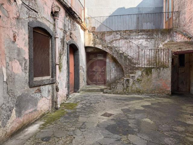 Palazzo in vendita a Acireale, Sicilia