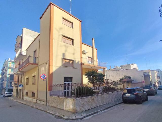 Palazzo in vendita a Puglia, Bari