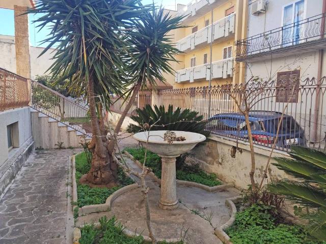 Palazzo in vendita a Puglia, Bari
