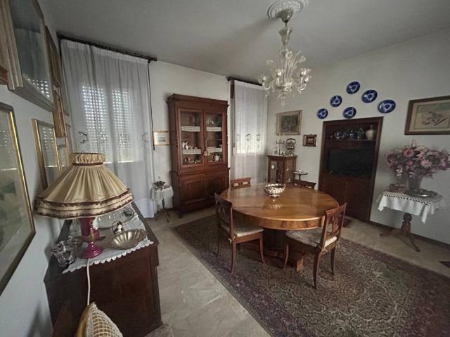 Palazzo in vendita a Borgo Dolomiti, Adria