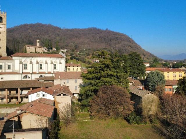 Palazzo in vendita a Adro, Lombardia