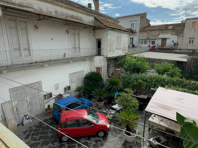 Palazzo in vendita a Afragola, Campania