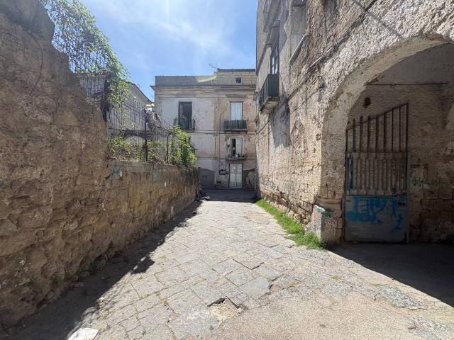 Palazzo in vendita a Afragola, Campania
