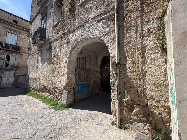 Palazzo in vendita a Afragola, Campania