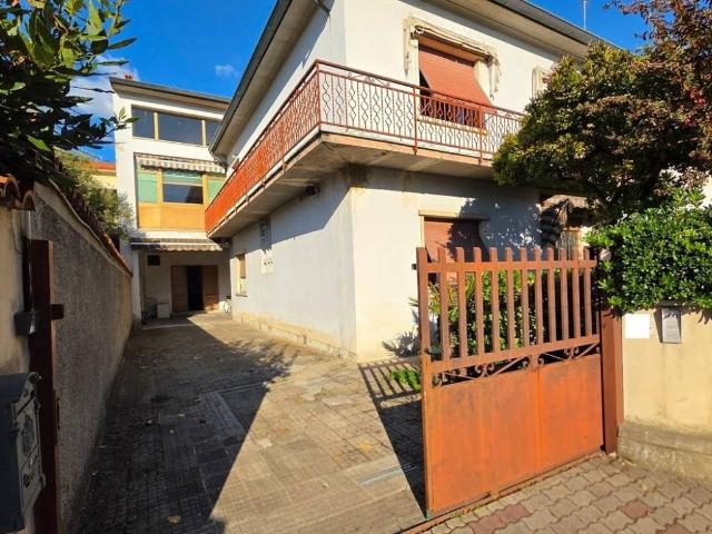 Palazzo in vendita a Agliana, Toscana