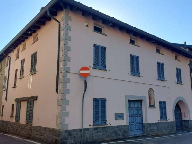 Palazzo in vendita a Airuno, Lombardia