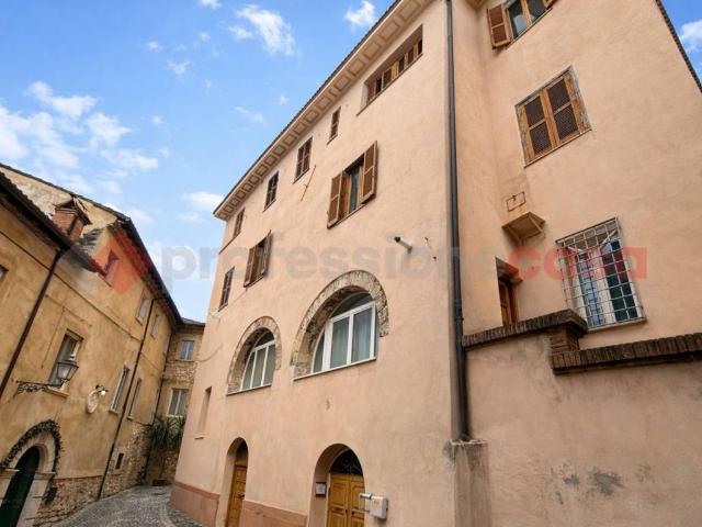 Palazzo in vendita a Centro storico, Alatri