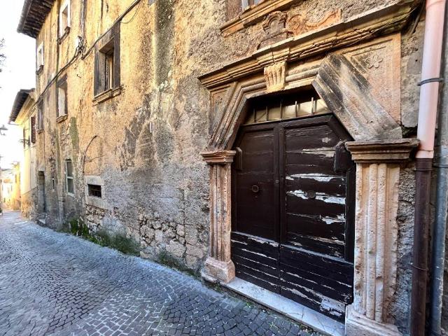 Palazzo in vendita a Maddalena, Alatri