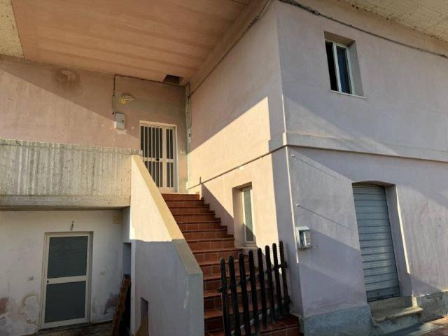 Palazzo in vendita a Unione dei Comuni della Val Vibrata, Alba Adriatica