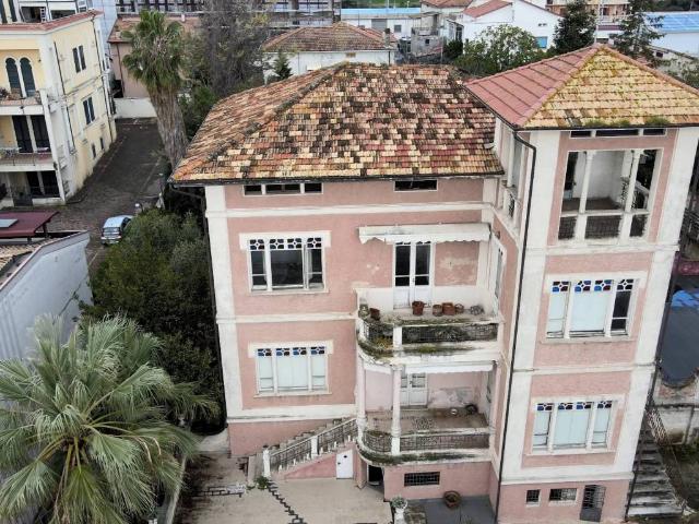 Palazzo in vendita a Unione dei Comuni della Val Vibrata, Alba Adriatica