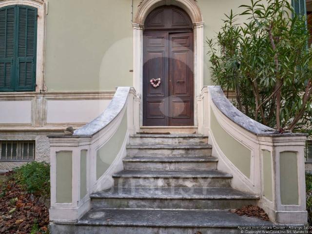 Palazzo in vendita a Albenga, Liguria