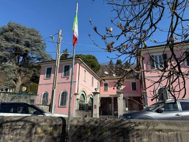 Palazzo in vendita a Albese con Cassano, Albese