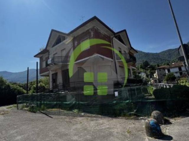 Palazzo in vendita a Albino, Lombardia