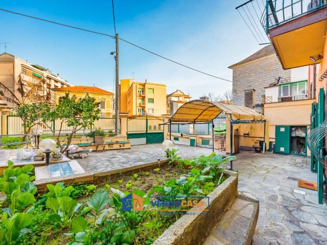 Palazzo in vendita a Luceto, Albisola Superiore
