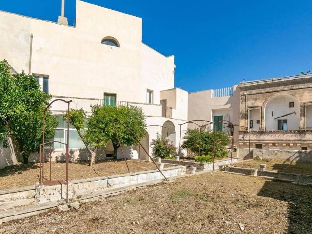 Palazzo in vendita a Puglia, Lecce