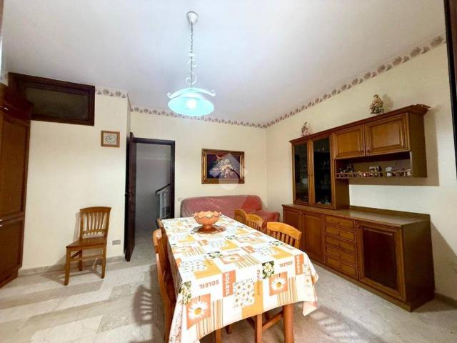 Palazzo in vendita a Altavilla Milicia, Sicilia