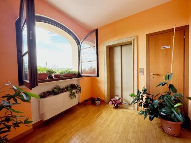 Palazzo in vendita a Altopascio, Toscana