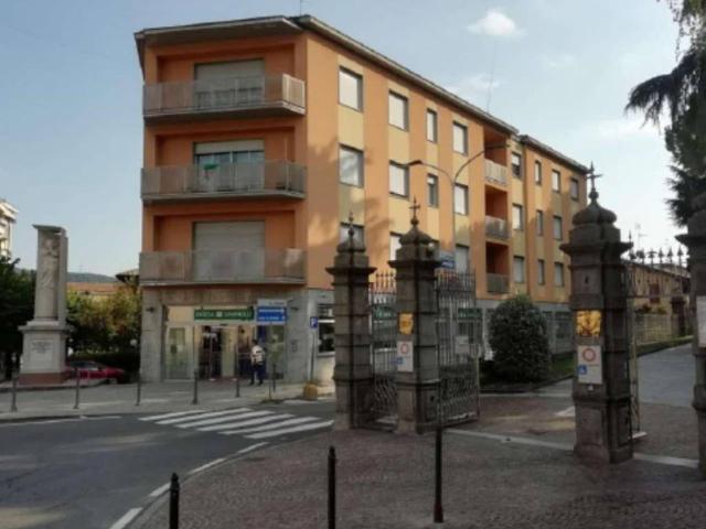 Palazzo in vendita a Alzano Lombardo, Lombardia