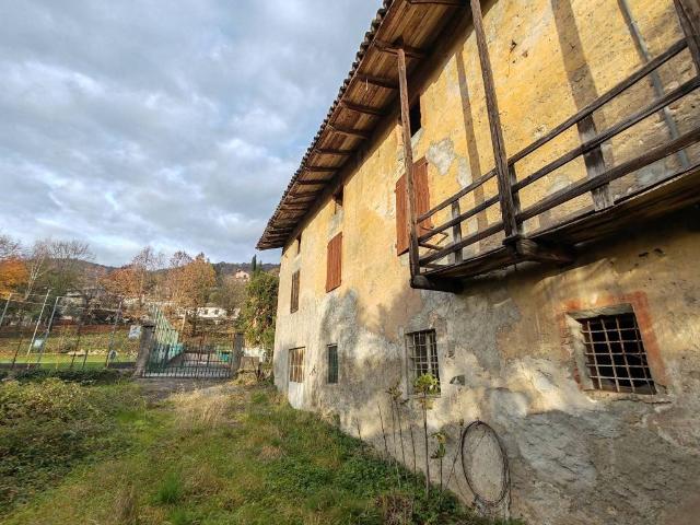 Palazzo in vendita a Alzano Lombardo, Lombardia